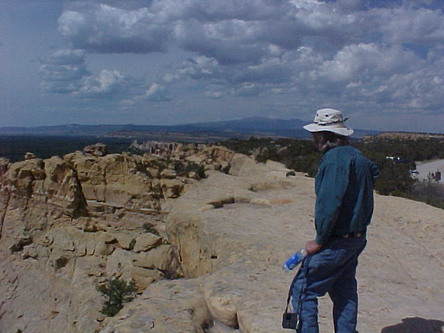 This image has an empty alt attribute; its file name is jackcdbackupjune03-291.jpg